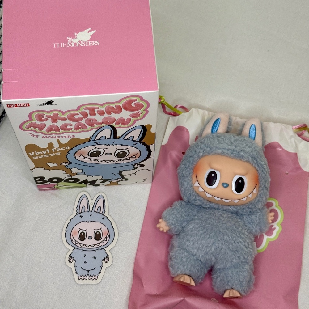 AUTHENTIC POP MART Exciting Macarons Labubu - Sea Salt Coconut